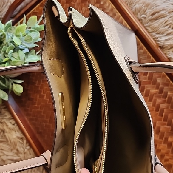 Michael Kors Leather Pink & Cream Shoulder Bag - Picture 9 of 12